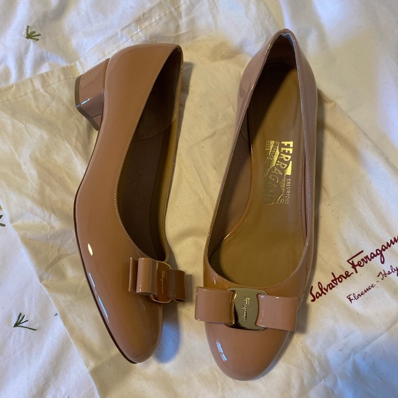 Ferragamo Vara Patent Pump - Picture 4 of 10